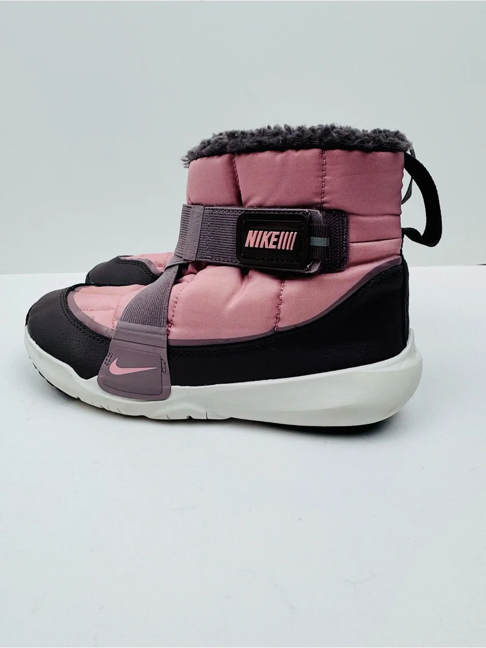 Nike Flex Advance boots. Size 3Y. Quilted textile upper with fleece lining. Pink